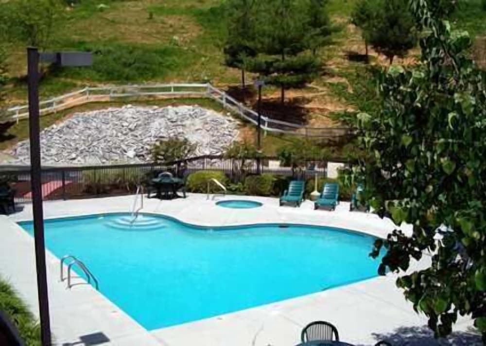 Hampton Inn Caryville I 75 Cove Lake State Park - photo 64