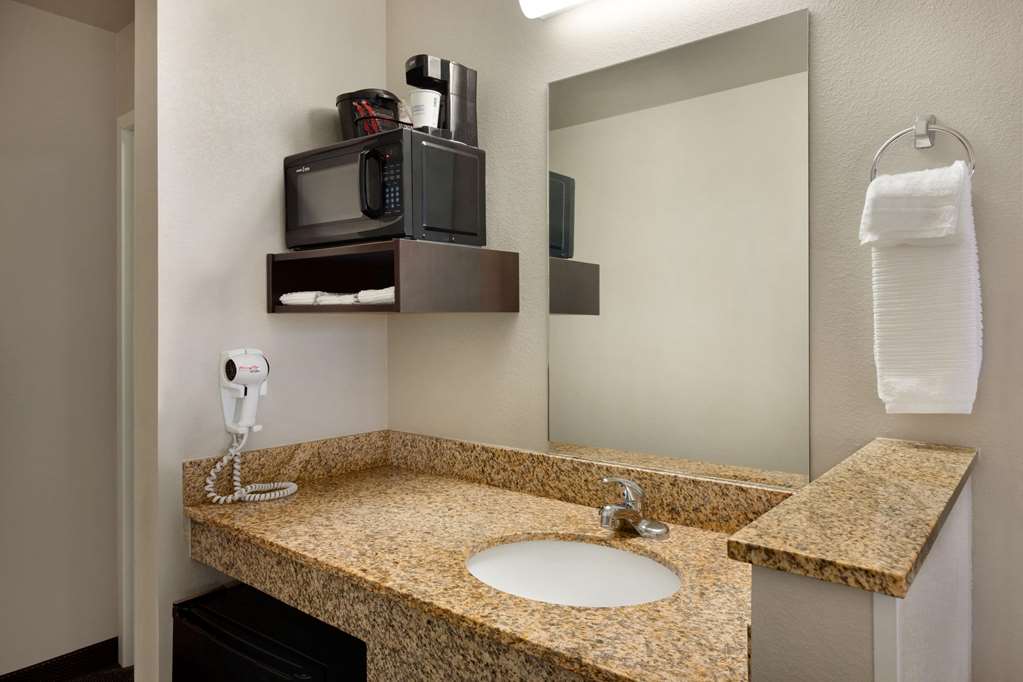 Travelodge by Wyndham Dexter - photo 14