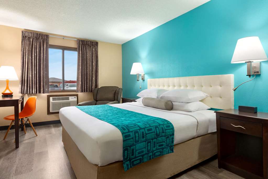 Howard Johnson by Wyndham Waterloo Cedar Falls - photo 19