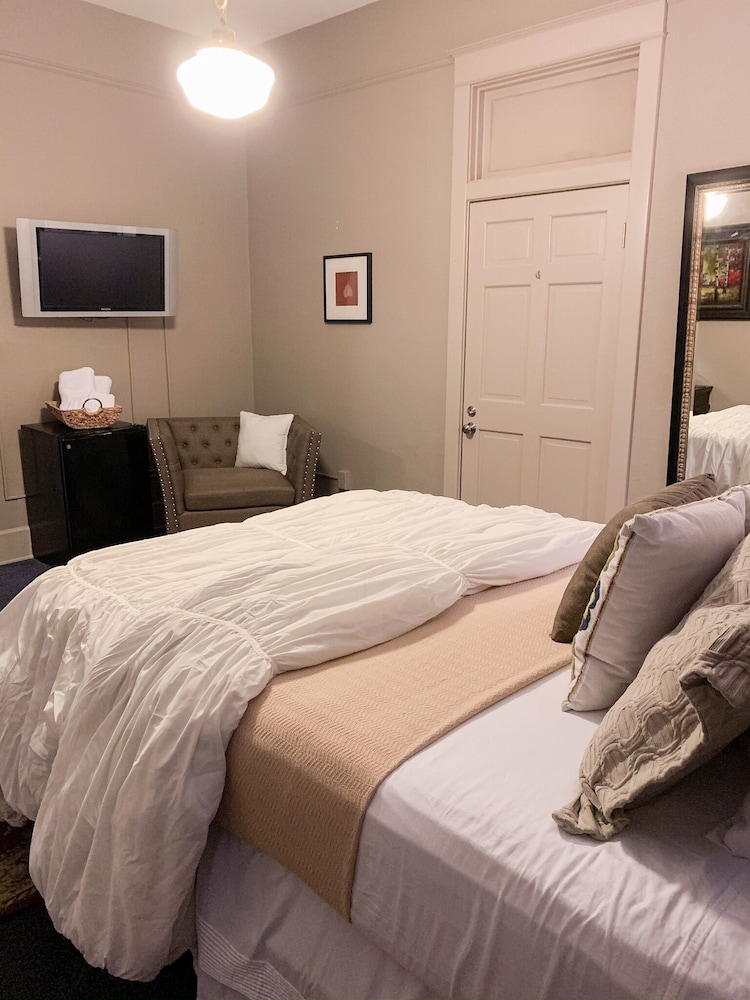 The Loft on the Square Guest Suites - photo 7