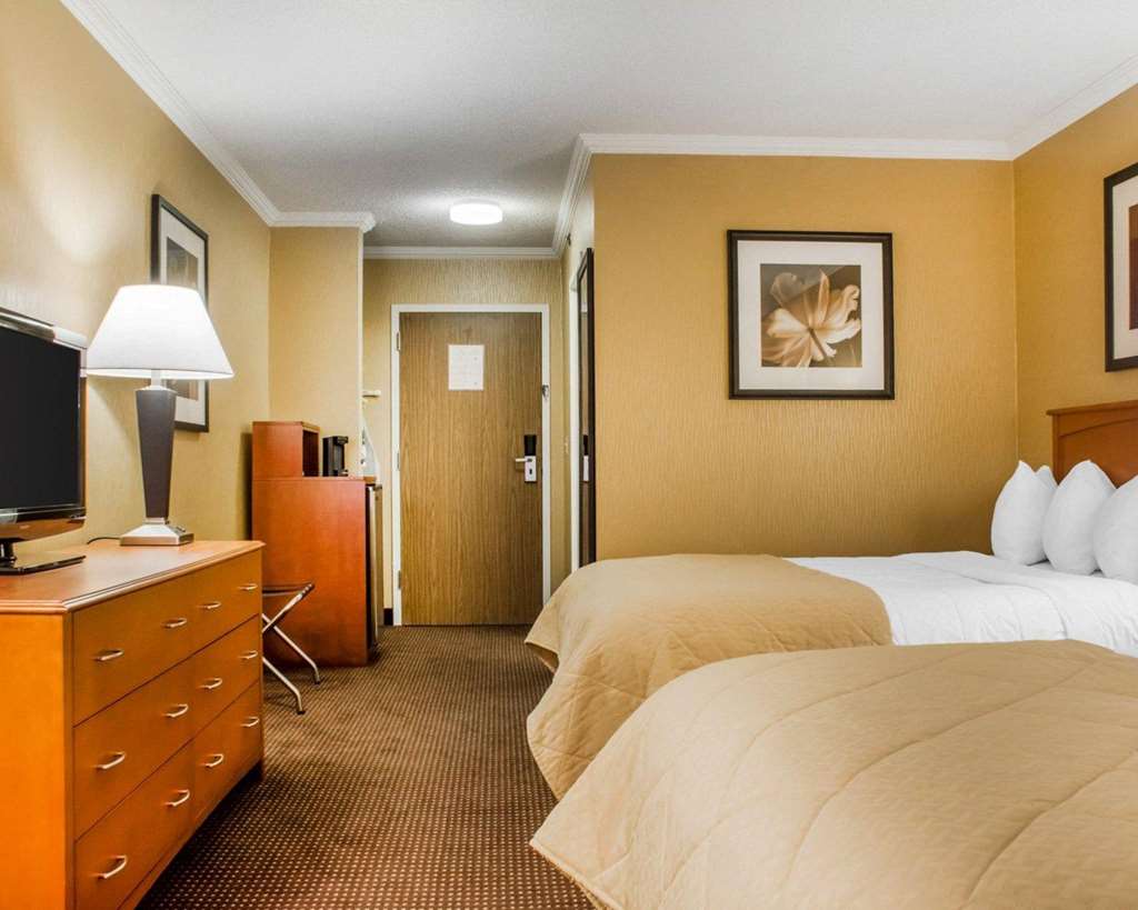 Clarion Hotel & Suites Riverfront - photo 9