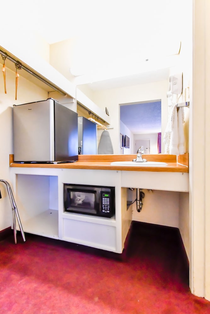 OYO Hotel Tyler Lindale - photo 16