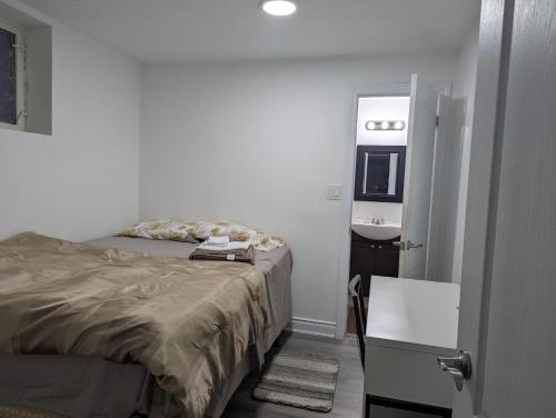 Basement two Queen beds and one single with two full washrooms by YKF airport in Kitchener, Canada