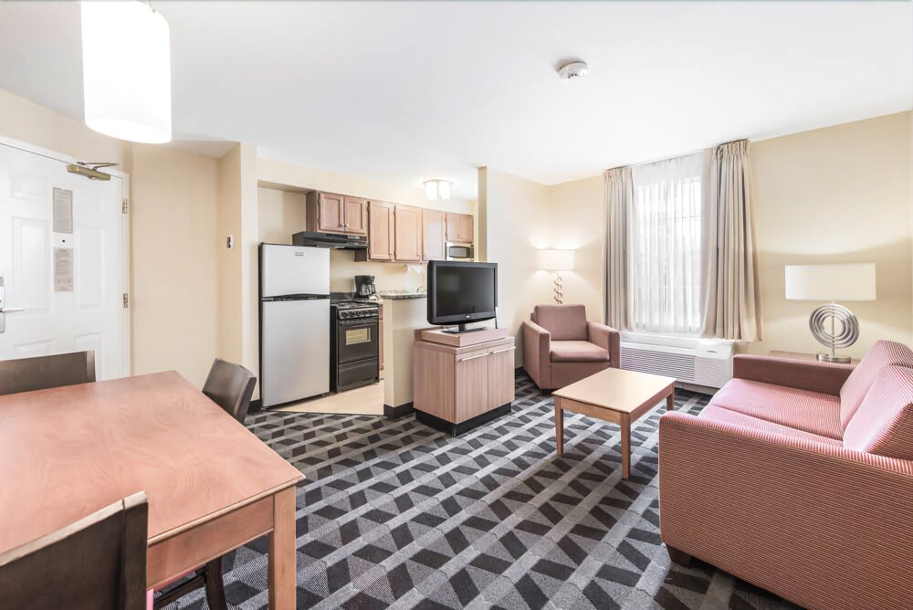 Towneplace Suites by Marriott Cincinnati Blue Ash - photo 8