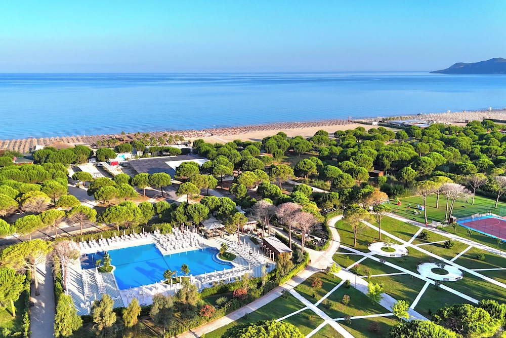 Lalzit Bay Dream Villa Happy Rentals — 4-Star Luxury Hotel in Ishem, Albania