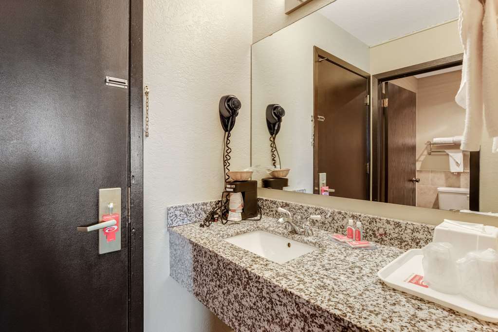Econo Lodge Madison East - photo 19