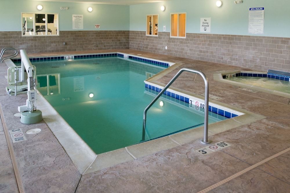 Holiday Inn Express Hotel & Suites Albert Lea I 35 by IHG - photo 20