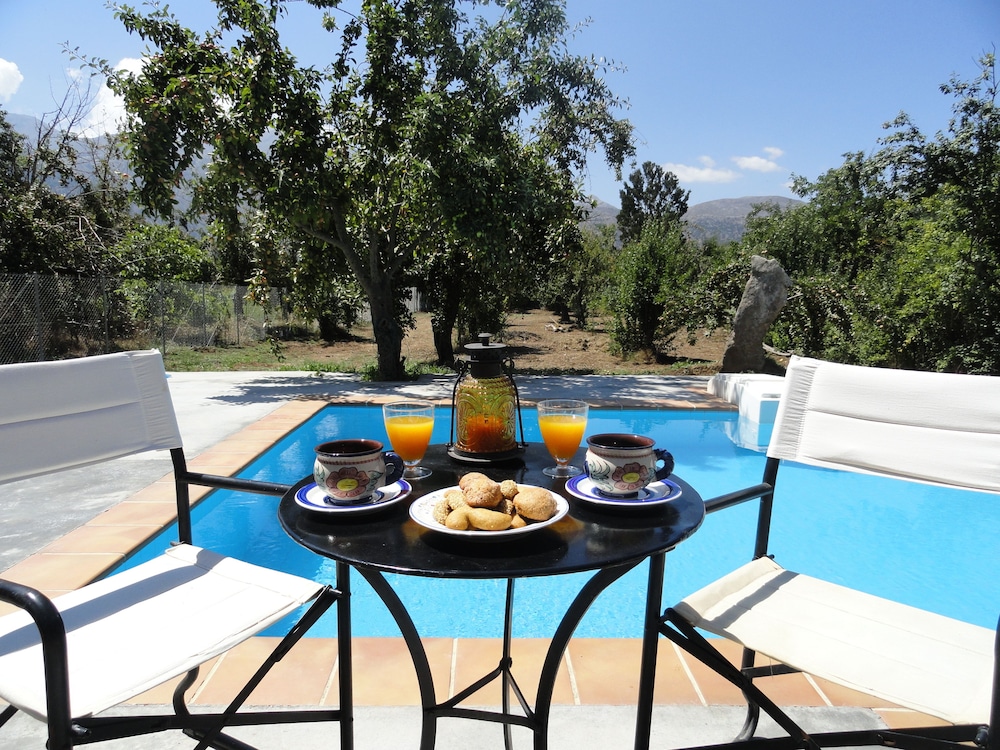 Zeus House Gaia — 4-Star Luxury Hotel in Ayios Konstandinos, Greece