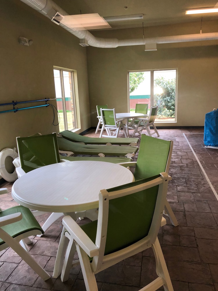 Country View Inn & Suites - photo 30