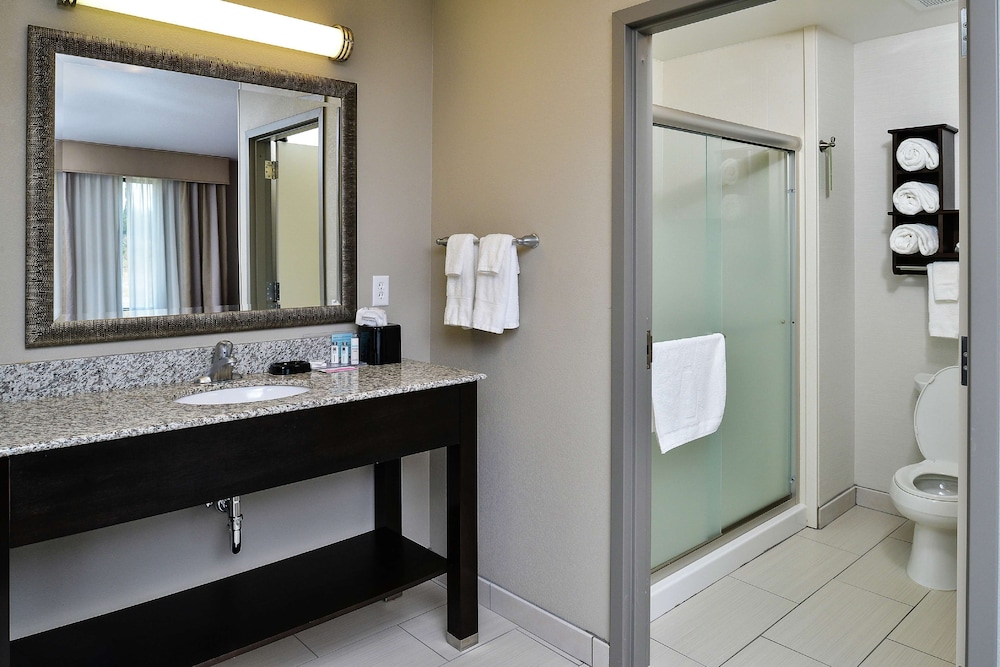 Hampton Inn Middletown - photo 33