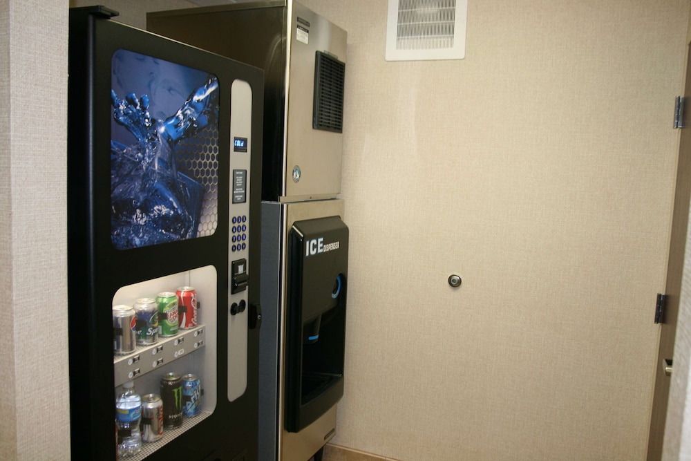 Hampton Inn & Suites Cleveland Mentor - photo 28