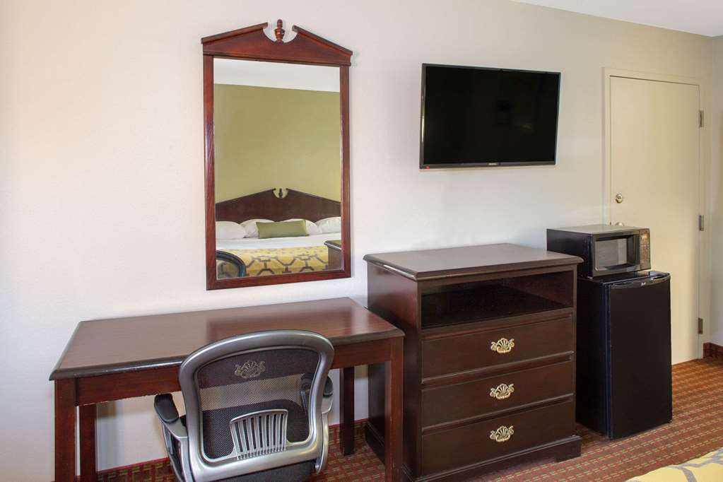 Baymont by Wyndham Midway Tallahassee - photo 12