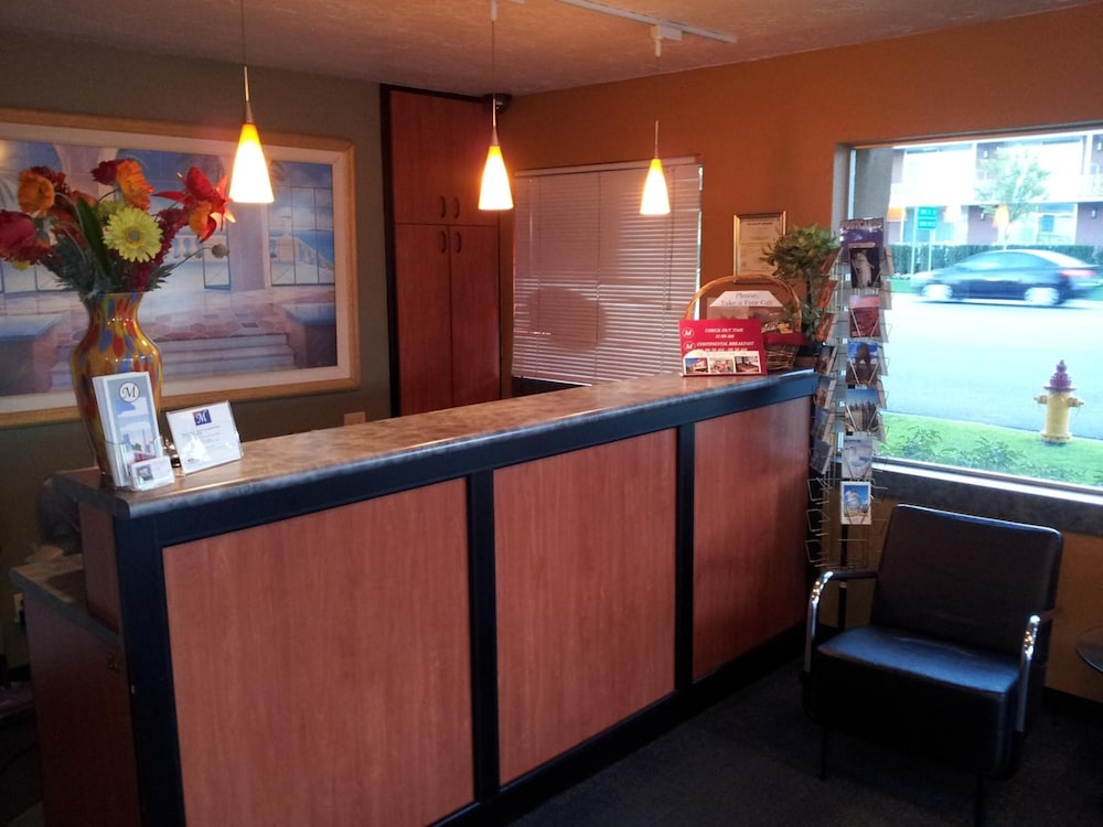 The Metropolitan Inn - photo 2