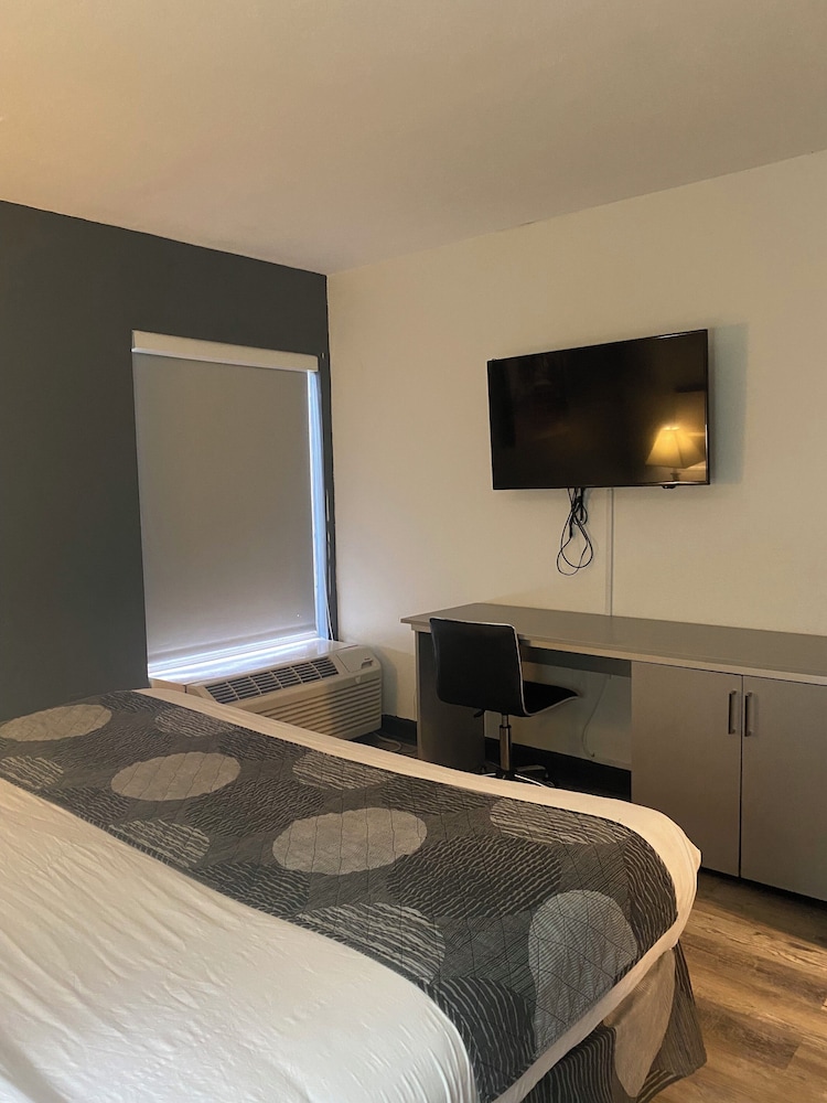 Hotel 10 Extended Stay - photo 11