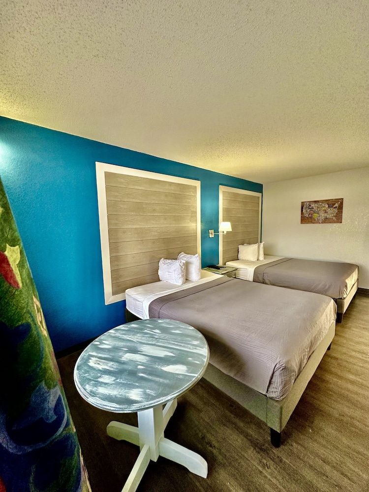Ozark Inn & Suites - photo 5
