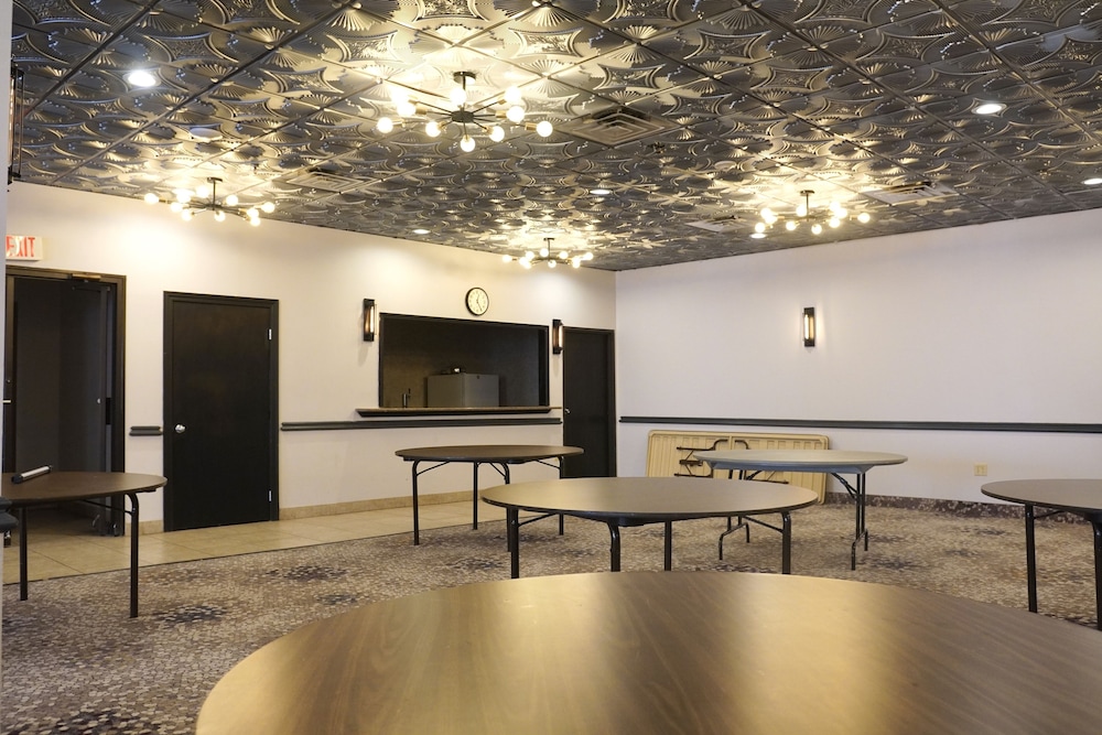 American Inn & Suites Waterford - photo 36