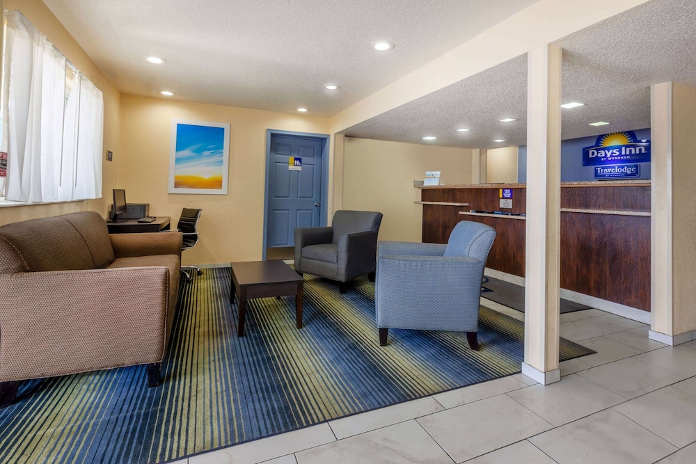 Travelodge By Wyndham Charles Town Harpers Ferry - photo 3