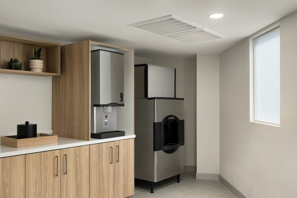 AC Hotel by Marriott Portland Lake Oswego - photo 39