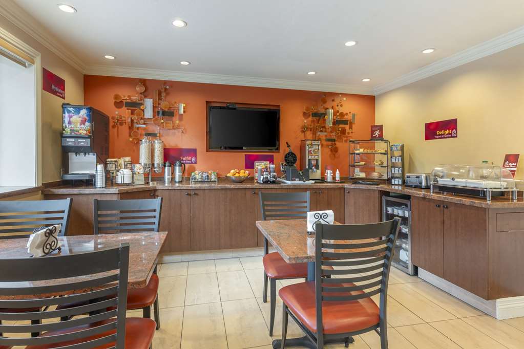 Best Western Plus Airport Plaza - photo 17