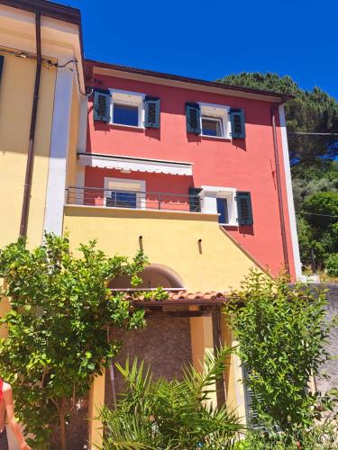 Casa Vacanze Verde Mare Relax — 4-Star Luxury Hotel in La Spezia, Italy