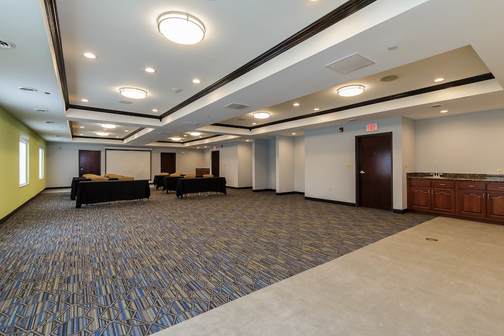 Holiday Inn Express Hotel & Suites South Bend by IHG - photo 81