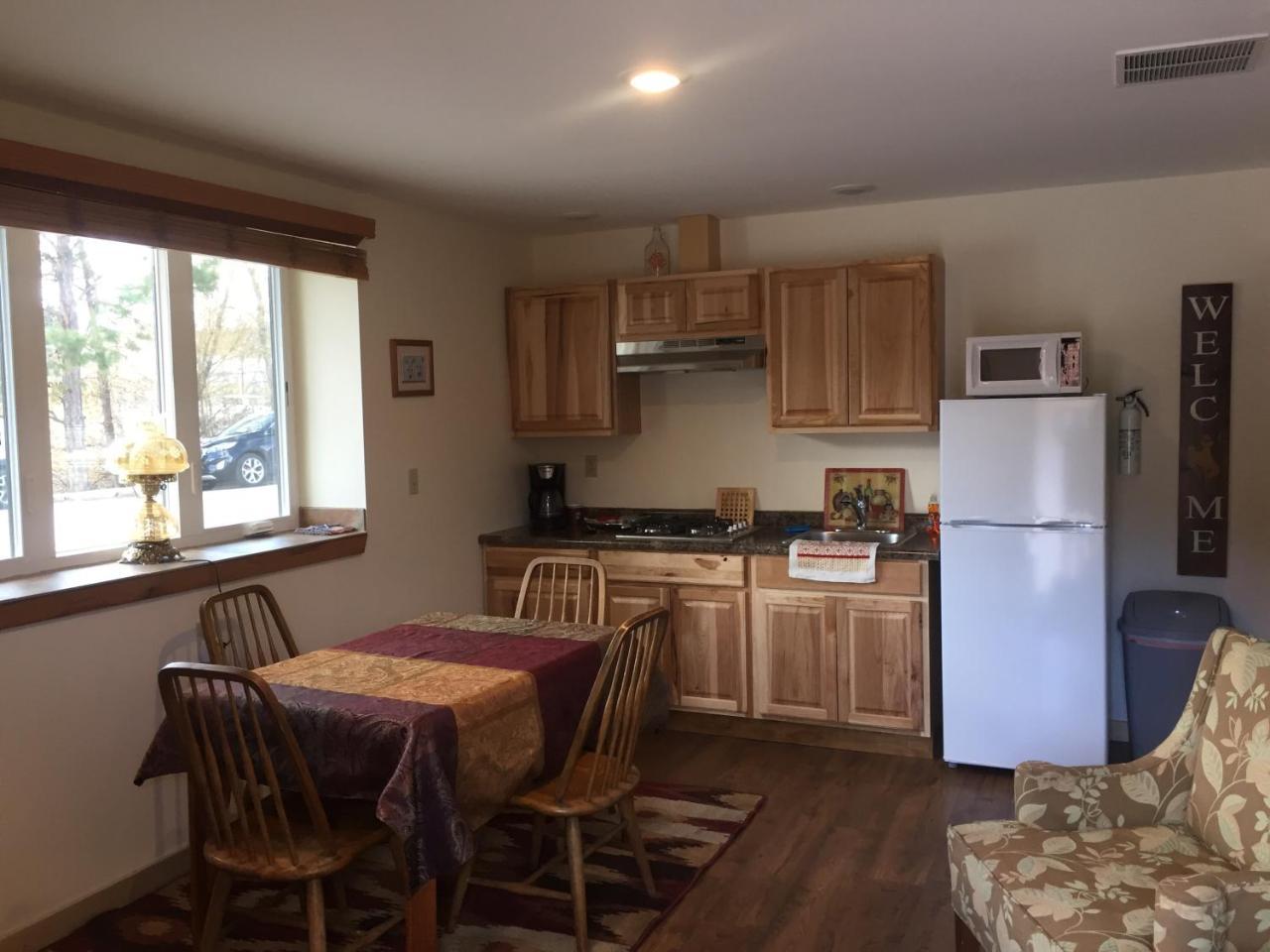 Creekside Downtown Vacation Suites Only Adults 25 Or Older - photo 7