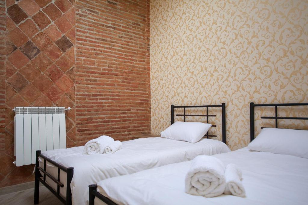 2 Signature Apartments on Agmashenebeli