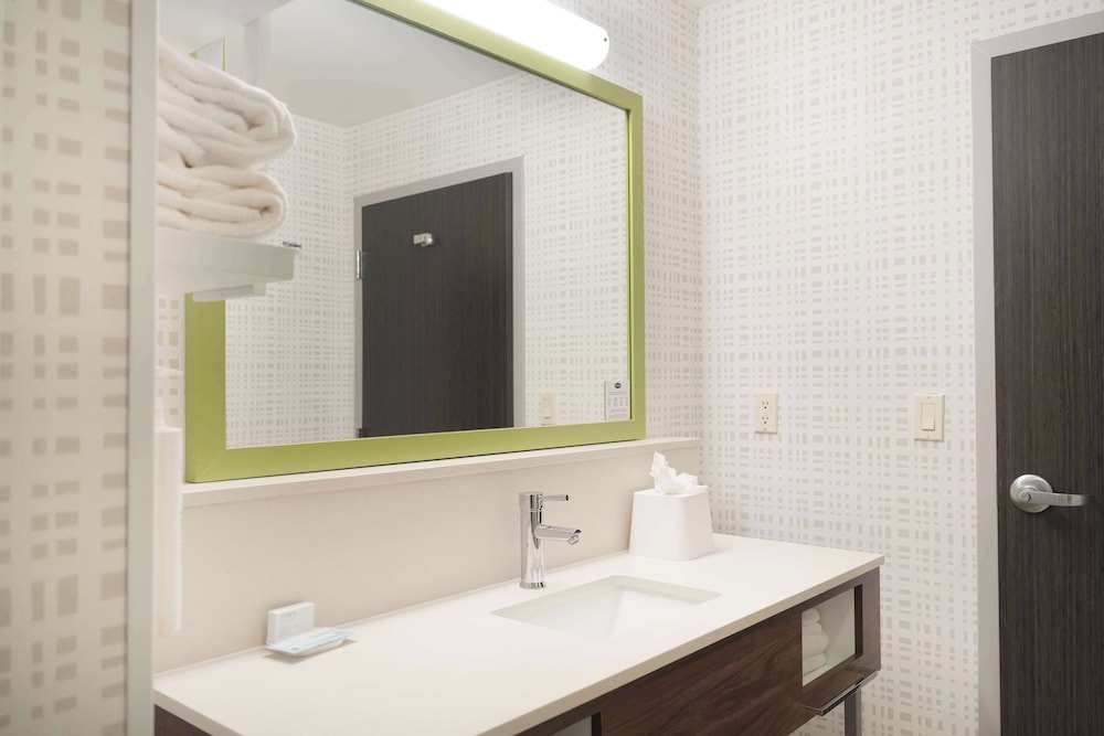 Hampton Inn & Suites Tulsa Central - photo 24