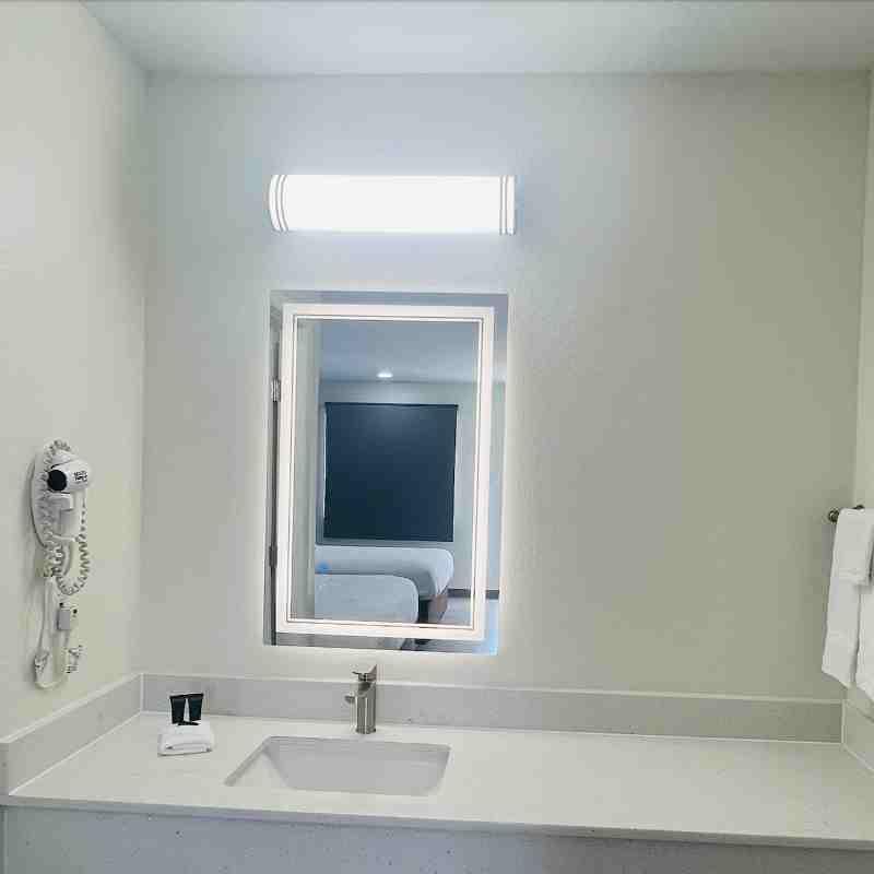Hallmark Inn and Suites - photo 11