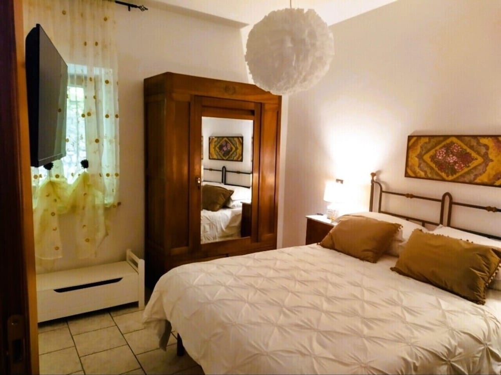 Fabulous Apartment in the Historic Center Bright and With Easy Parking — 5-Star Luxury Hotel in Spoleto, Italy