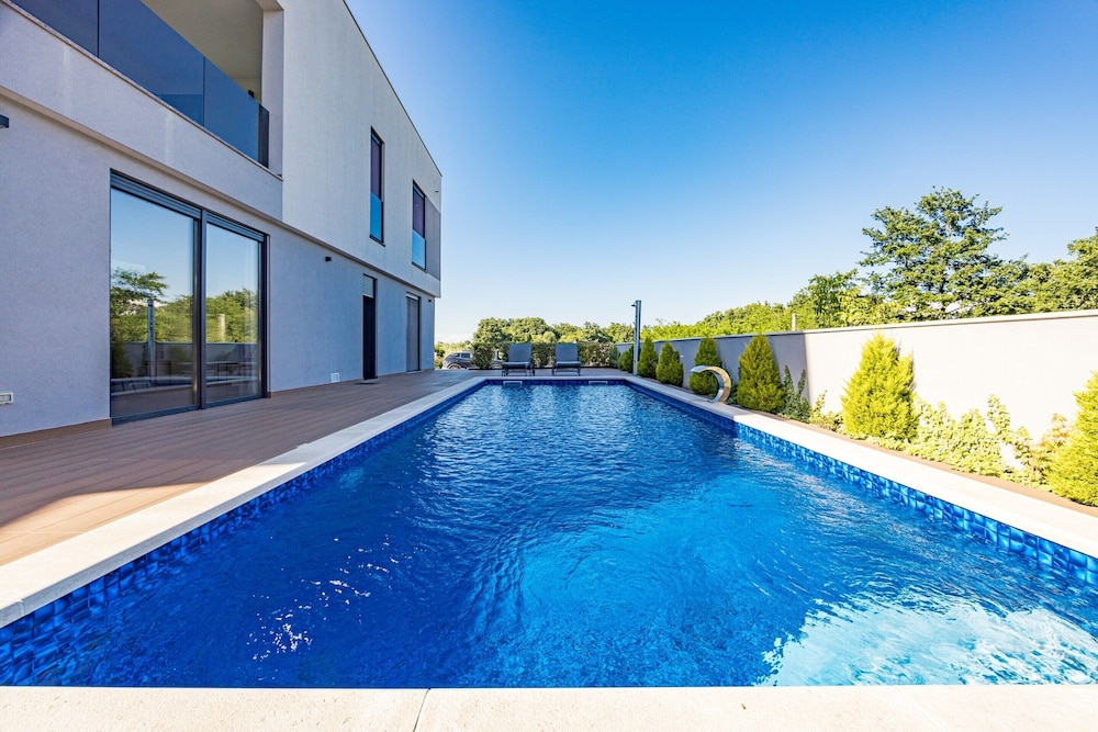 Villa Pinus Private Pool Jacuzzi Game Room — 4-Star Luxury Hotel in Porec, Croatia