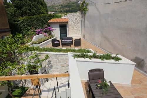 White & Co Villa And Apartments
