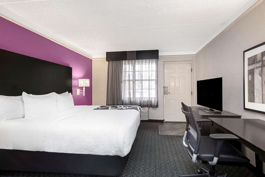 La Quinta Inn by Wyndham Fresno Yosemite - photo 36
