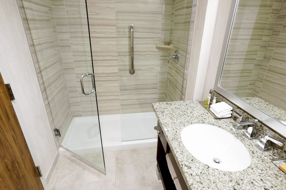 DoubleTree by Hilton Denver Aurora - photo 18