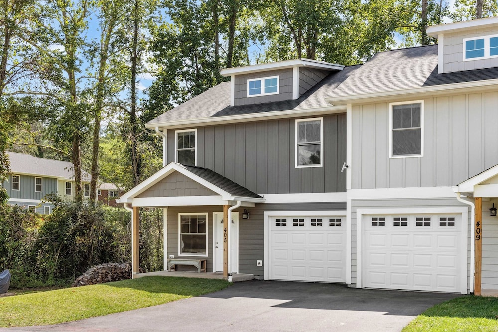 Little Sycamore by AvantStay Premier Location Patio in Asheville, United States