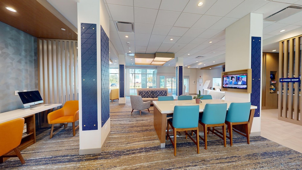 Holiday Inn Express & Suites Chicago Schaumburg an IHG Hotel - photo 63