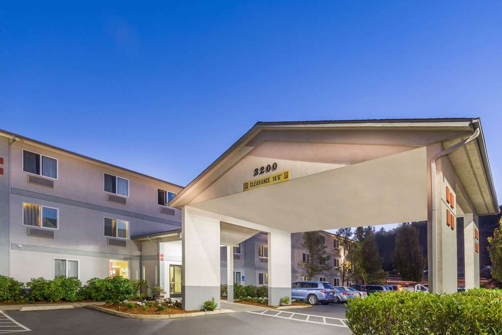 Super 8 by Wyndham Roseburg - photo 3