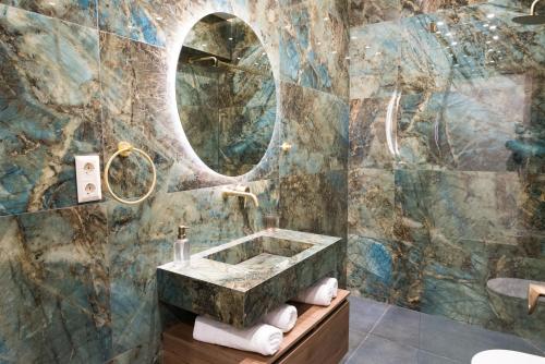 Indira — 4-Star Luxury Hotel in Kalamata, Greece
