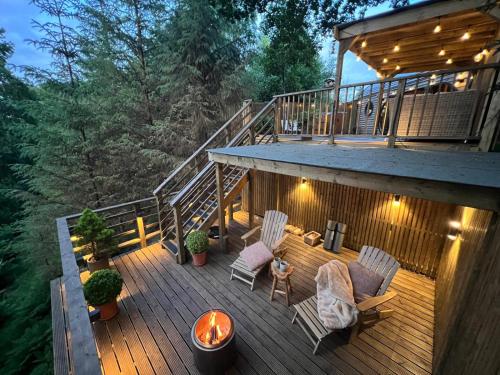 The Pines Treehouse at Treetops Hideouts — 4-Star Luxury Hotel in Richmond, United Kingdom