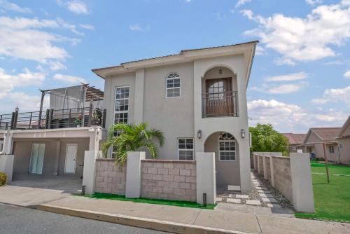 Suzanne’s Sogno in Unknown City, Jamaica