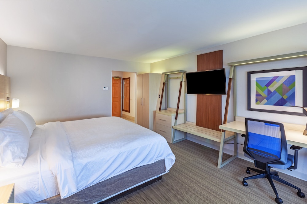 Holiday Inn Express Hotel & Suites Jenks by IHG - photo 11