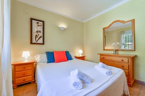 Villas Guzman Lola — 4-Star Luxury Hotel in Moraira, Spain