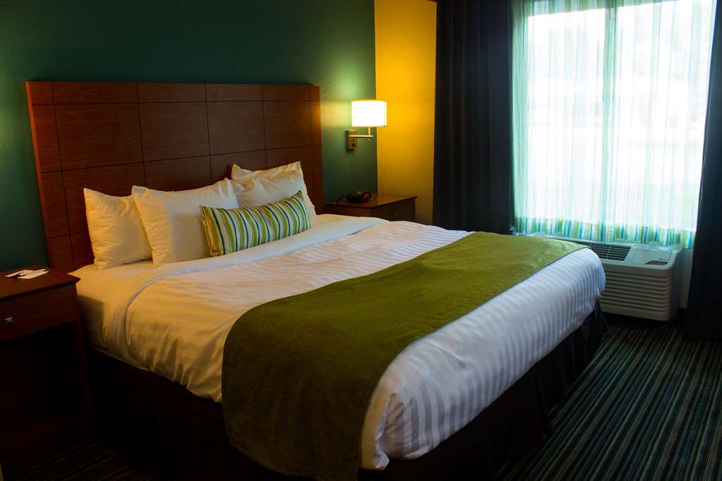 Best Western Plus Menomonie Inn & Suites - photo 24