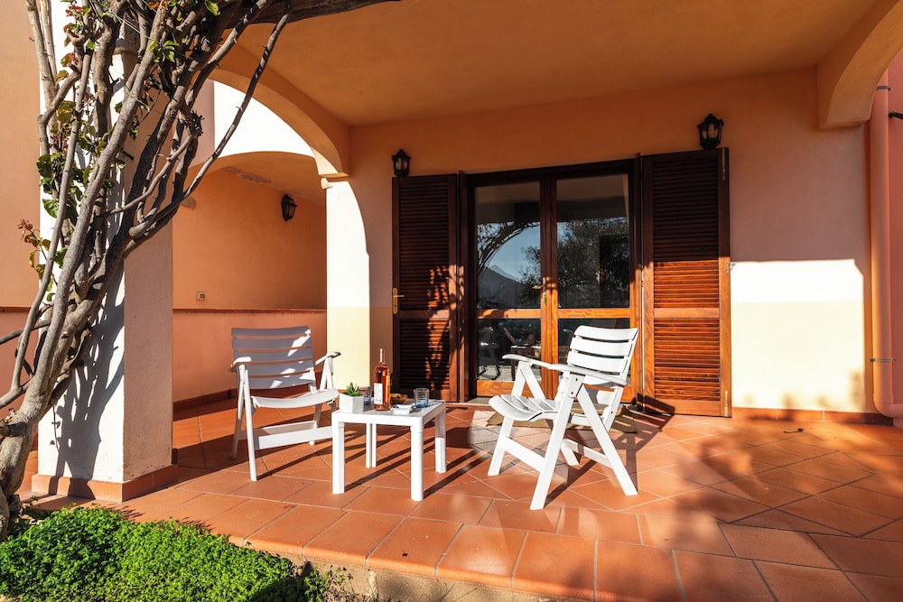 Quiet Sanibel — 4-Star Luxury Hotel in San Teodoro, Italy