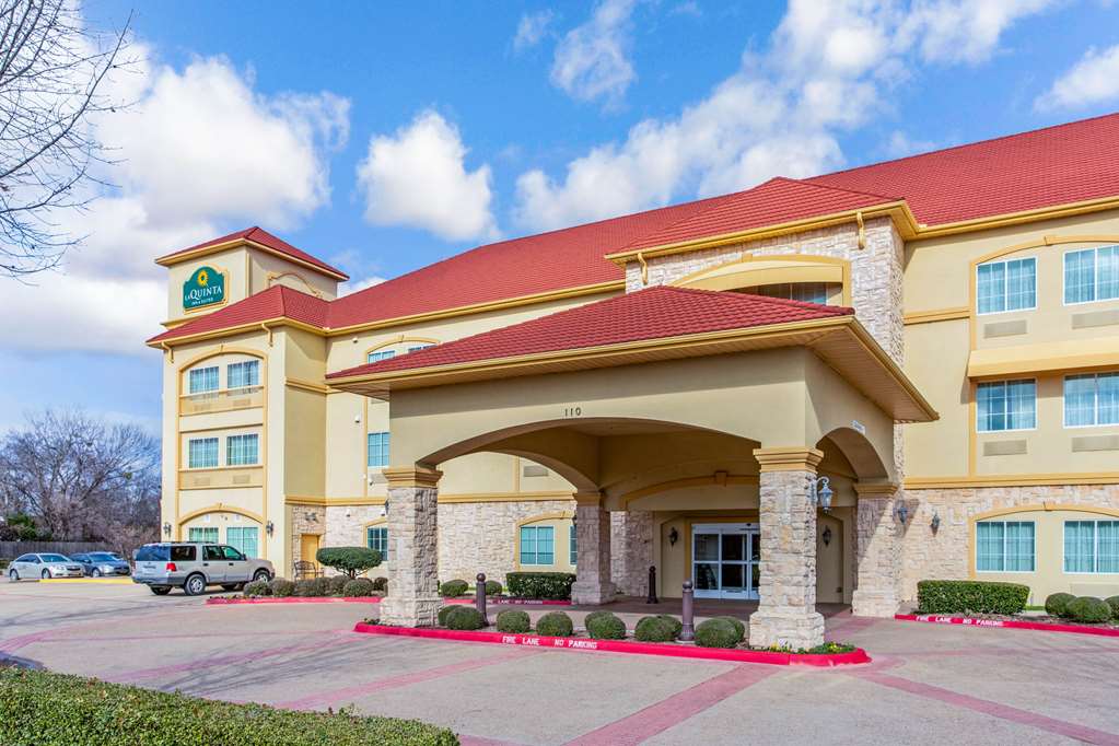 La Quinta Inn & Suites by Wyndham Ennis - featured photo