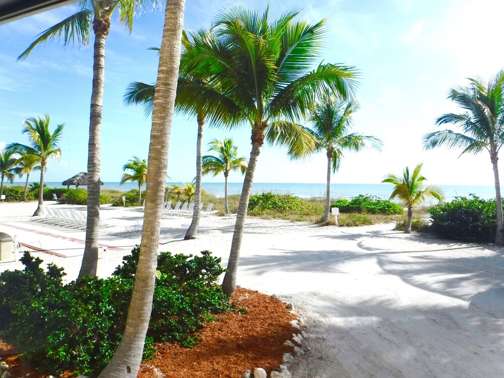 Waterside Inn on the Beach - photo 52