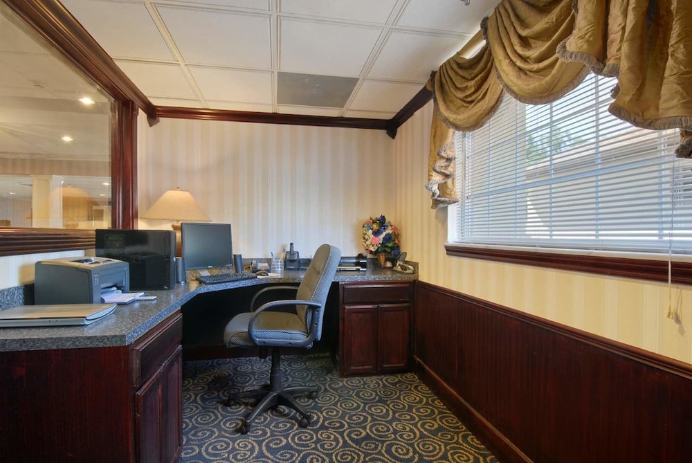 The Regal Hotel - photo 32