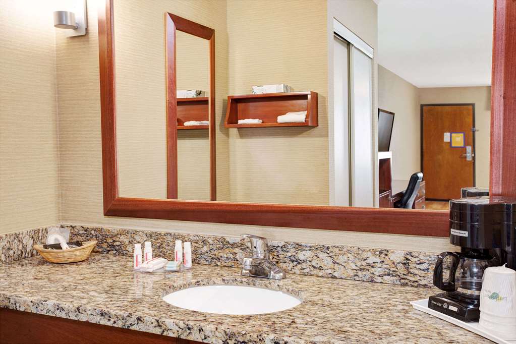 Travelodge by Wyndham Culver City - photo 18