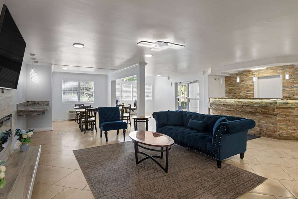 Super 8 by Wyndham Harbison Parkridge Hospital - photo 9