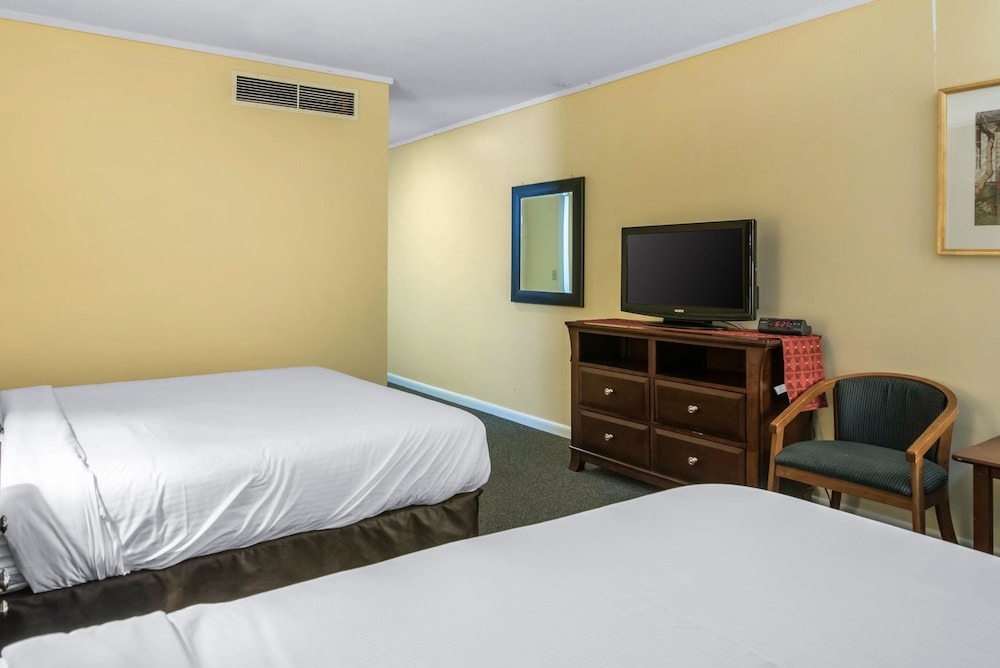 Econo Lodge Inn & Suites Tilton - photo 23